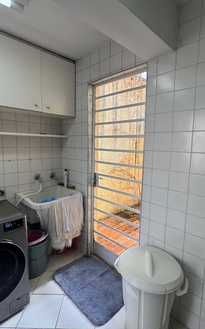 Casa à venda com 360m², 4 quartos e 2 vagas Casa à venda com 360m², 4 quartos e 2 vagasLavanderia