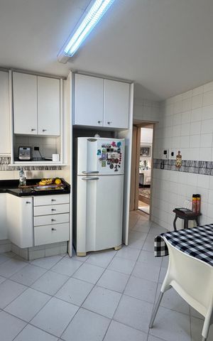 Casa à venda com 360m², 4 quartos e 2 vagas Casa à venda com 360m², 4 quartos e 2 vagasCozinha