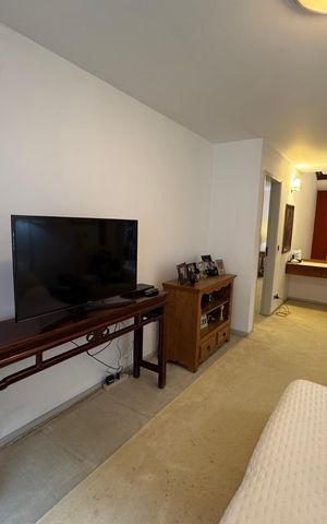 Casa à venda com 360m², 4 quartos e 2 vagas Casa à venda com 360m², 4 quartos e 2 vagasSala de TV