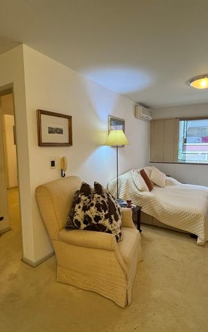 Casa à venda com 360m², 4 quartos e 2 vagas Casa à venda com 360m², 4 quartos e 2 vagasSala de TV