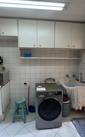 Casa à venda com 360m², 4 quartos e 2 vagas Casa à venda com 360m², 4 quartos e 2 vagasLavanderia