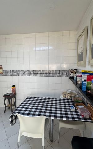Casa à venda com 360m², 4 quartos e 2 vagas Casa à venda com 360m², 4 quartos e 2 vagasCozinha