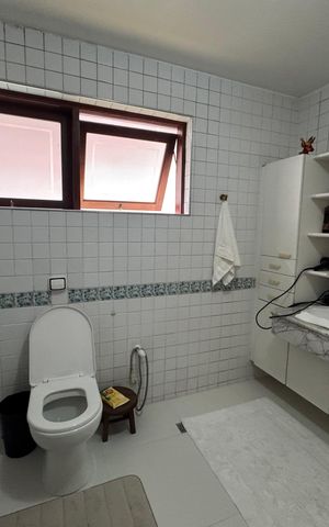 Casa à venda com 360m², 4 quartos e 2 vagas Casa à venda com 360m², 4 quartos e 2 vagasBanheiro 1
