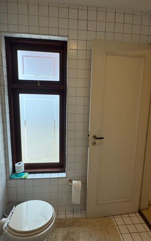 Casa à venda com 360m², 4 quartos e 2 vagas Casa à venda com 360m², 4 quartos e 2 vagasBanheiro 2