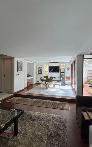 Casa à venda com 360m², 4 quartos e 2 vagas Casa à venda com 360m², 4 quartos e 2 vagasSala de estar