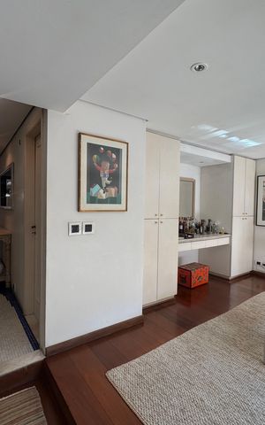 Casa à venda com 360m², 4 quartos e 2 vagas Casa à venda com 360m², 4 quartos e 2 vagasSala de jantar