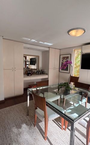 Casa à venda com 360m², 4 quartos e 2 vagas Casa à venda com 360m², 4 quartos e 2 vagasSala de jantar