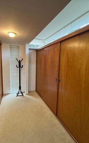 Casa à venda com 360m², 4 quartos e 2 vagas Casa à venda com 360m², 4 quartos e 2 vagasCloset