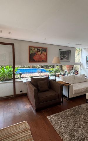 Casa à venda com 360m², 4 quartos e 2 vagas Casa à venda com 360m², 4 quartos e 2 vagasSala de estar