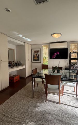 Casa à venda com 360m², 4 quartos e 2 vagas Casa à venda com 360m², 4 quartos e 2 vagasSala de jantar