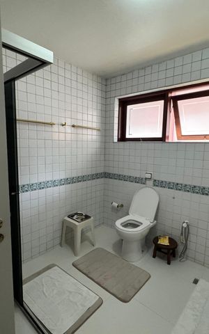Casa à venda com 360m², 4 quartos e 2 vagas Casa à venda com 360m², 4 quartos e 2 vagasBanheiro 1