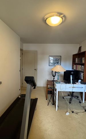 Casa à venda com 360m², 4 quartos e 2 vagas Casa à venda com 360m², 4 quartos e 2 vagasEscritório