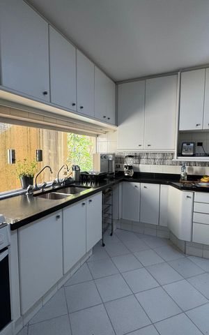 Casa à venda com 360m², 4 quartos e 2 vagas Casa à venda com 360m², 4 quartos e 2 vagasCozinha