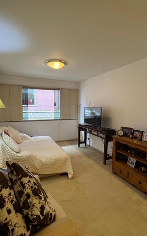 Casa à venda com 360m², 4 quartos e 2 vagas Casa à venda com 360m², 4 quartos e 2 vagasSala de TV