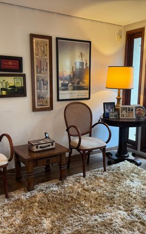 Casa à venda com 360m², 4 quartos e 2 vagas Casa à venda com 360m², 4 quartos e 2 vagasSala