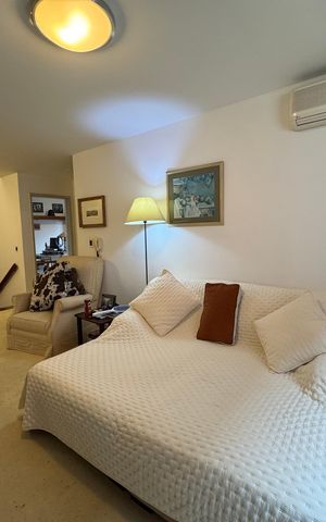 Casa à venda com 360m², 4 quartos e 2 vagas Casa à venda com 360m², 4 quartos e 2 vagasSala de TV