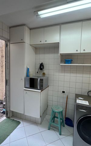Casa à venda com 360m², 4 quartos e 2 vagas Casa à venda com 360m², 4 quartos e 2 vagasLavanderia