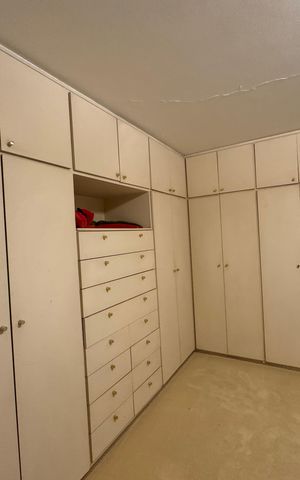 Casa à venda com 360m², 4 quartos e 2 vagas Casa à venda com 360m², 4 quartos e 2 vagasQuarto 1