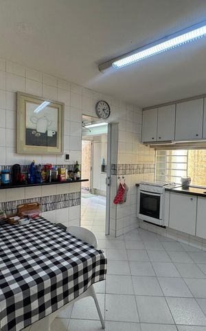 Casa à venda com 360m², 4 quartos e 2 vagas Casa à venda com 360m², 4 quartos e 2 vagasCozinha