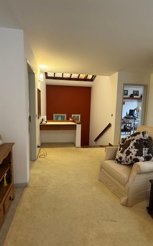 Casa à venda com 360m², 4 quartos e 2 vagas Casa à venda com 360m², 4 quartos e 2 vagasSala de TV