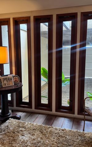 Casa à venda com 360m², 4 quartos e 2 vagas Casa à venda com 360m², 4 quartos e 2 vagasSala