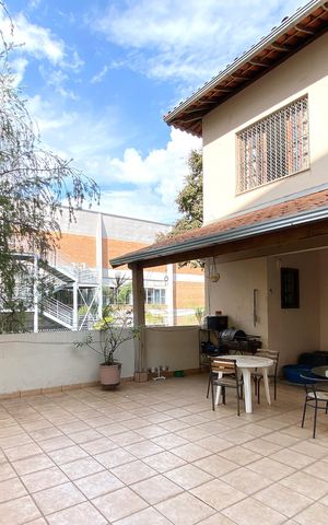Casa à venda com 283m², 4 quartos e 4 vagas Casa à venda com 283m², 4 quartos e 4 vagasQuintal
