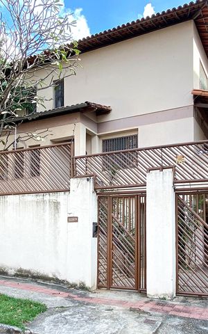 Casa à venda com 283m², 4 quartos e 4 vagas Casa à venda com 283m², 4 quartos e 4 vagasFachada