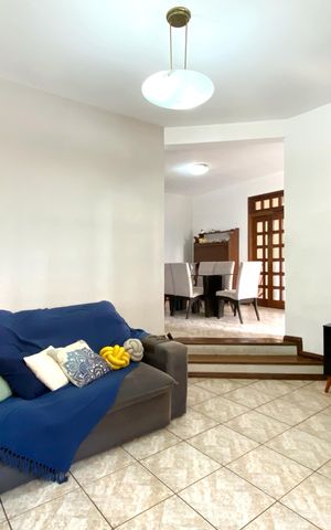 Casa à venda com 283m², 4 quartos e 4 vagas Casa à venda com 283m², 4 quartos e 4 vagasSala