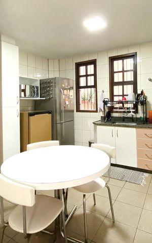 Casa à venda com 283m², 4 quartos e 4 vagas Casa à venda com 283m², 4 quartos e 4 vagasCozinha