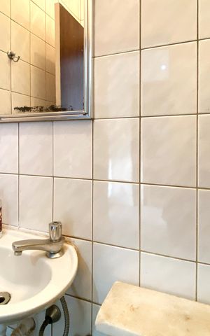 Casa à venda com 283m², 4 quartos e 4 vagas Casa à venda com 283m², 4 quartos e 4 vagasBanheiro de serviço