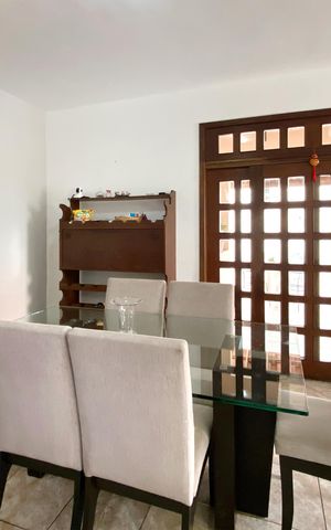 Casa à venda com 283m², 4 quartos e 4 vagas Casa à venda com 283m², 4 quartos e 4 vagasSala de Jantar