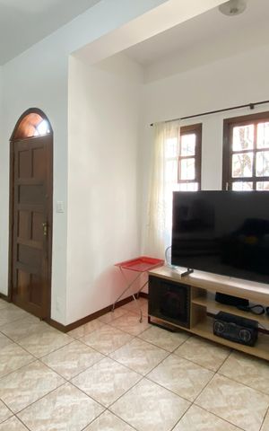 Casa à venda com 283m², 4 quartos e 4 vagas Casa à venda com 283m², 4 quartos e 4 vagasSala