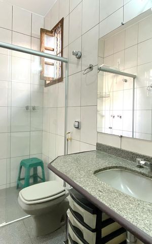 Casa à venda com 283m², 4 quartos e 4 vagas Casa à venda com 283m², 4 quartos e 4 vagasBanheiro