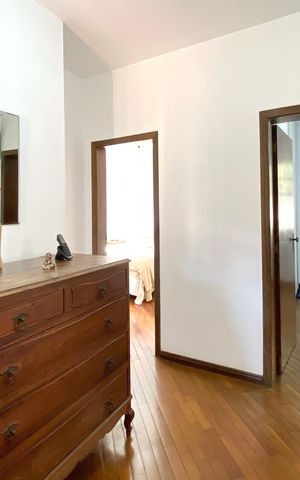 Casa à venda com 283m², 4 quartos e 4 vagas Casa à venda com 283m², 4 quartos e 4 vagasSaleta