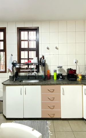 Casa à venda com 283m², 4 quartos e 4 vagas Casa à venda com 283m², 4 quartos e 4 vagasCozinha