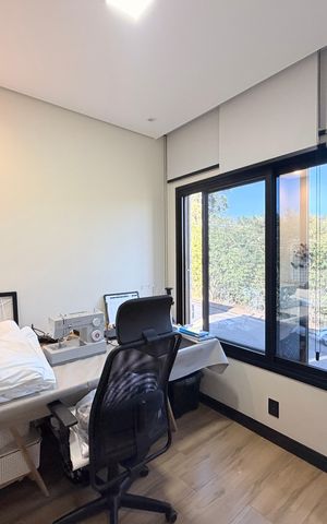 Casa de condomínio à venda com 208m², 3 quartos e 4 vagasEscritório