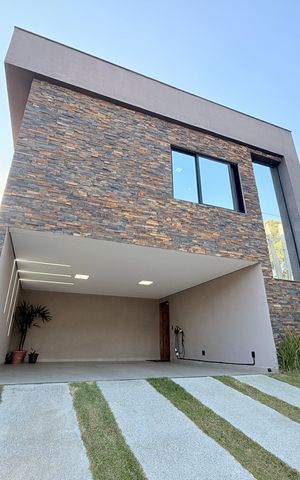 Casa de condomínio à venda com 208m², 3 quartos e 4 vagasFachada