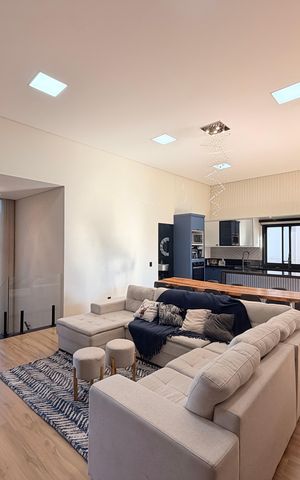 Casa de condomínio à venda com 208m², 3 quartos e 4 vagasSala