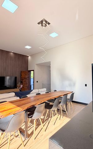 Casa de condomínio à venda com 208m², 3 quartos e 4 vagasSala