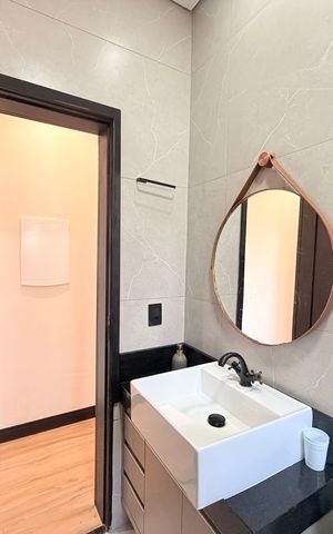 Casa de condomínio à venda com 208m², 3 quartos e 4 vagasBanheiro Social 
