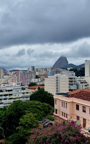 Apartamento para alugar com 100m², 2 quartos e 1 vaga Apartamento para alugar com 100m², 2 quartos e 1 vagaQuarto - vista livre para o pai de açúcar
