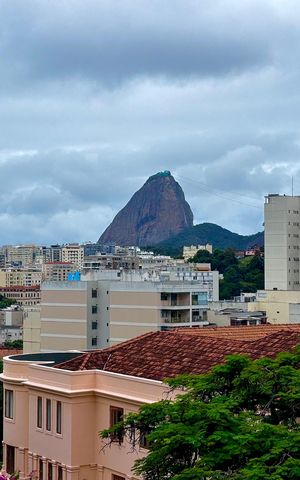 Apartamento para alugar com 100m², 2 quartos e 1 vaga Apartamento para alugar com 100m², 2 quartos e 1 vagaSuíte - varanda - vista livre para o pão de açúcar
