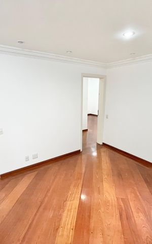 Apartamento à venda com 290m², 5 quartos e 4 vagas Apartamento à venda com 290m², 5 quartos e 4 vagasCopa
