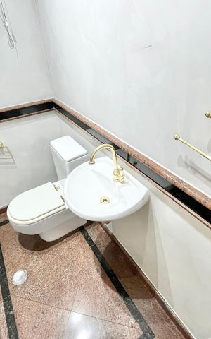 Apartamento à venda com 290m², 5 quartos e 4 vagas Apartamento à venda com 290m², 5 quartos e 4 vagasLavabo