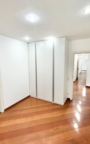 Apartamento à venda com 290m², 5 quartos e 4 vagas Apartamento à venda com 290m², 5 quartos e 4 vagasQuarto 3 - Suíte