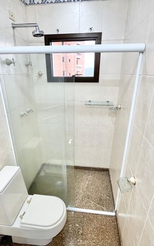 Apartamento à venda com 290m², 5 quartos e 4 vagas Apartamento à venda com 290m², 5 quartos e 4 vagasBanheiro da Suíte 1