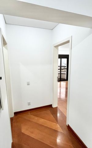 Apartamento à venda com 290m², 5 quartos e 4 vagas Apartamento à venda com 290m², 5 quartos e 4 vagasCopa