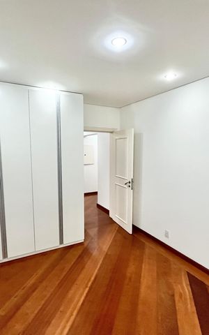 Apartamento à venda com 290m², 5 quartos e 4 vagas Apartamento à venda com 290m², 5 quartos e 4 vagasQuarto 3 - Suíte