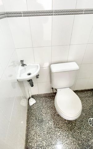 Apartamento à venda com 290m², 5 quartos e 4 vagas Apartamento à venda com 290m², 5 quartos e 4 vagasBanheiro de serviço