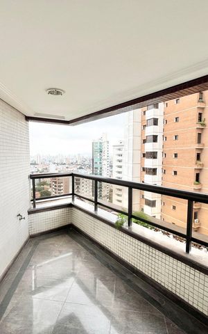 Apartamento à venda com 290m², 5 quartos e 4 vagas Apartamento à venda com 290m², 5 quartos e 4 vagasVaranda da Sala